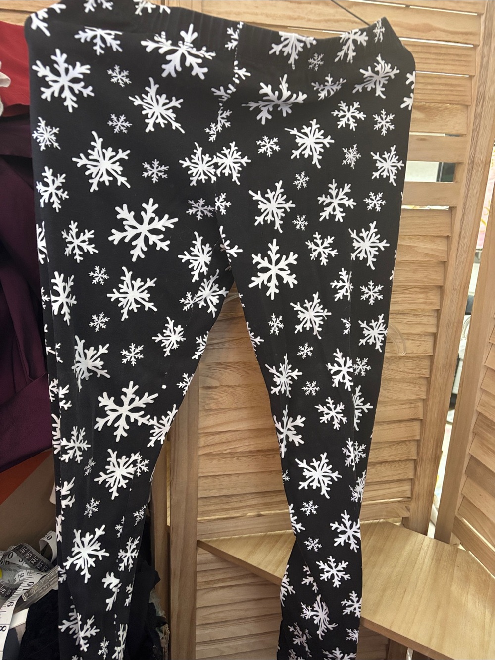 No Boundaries Black Leggings with White Snowflake Print Junior Medium